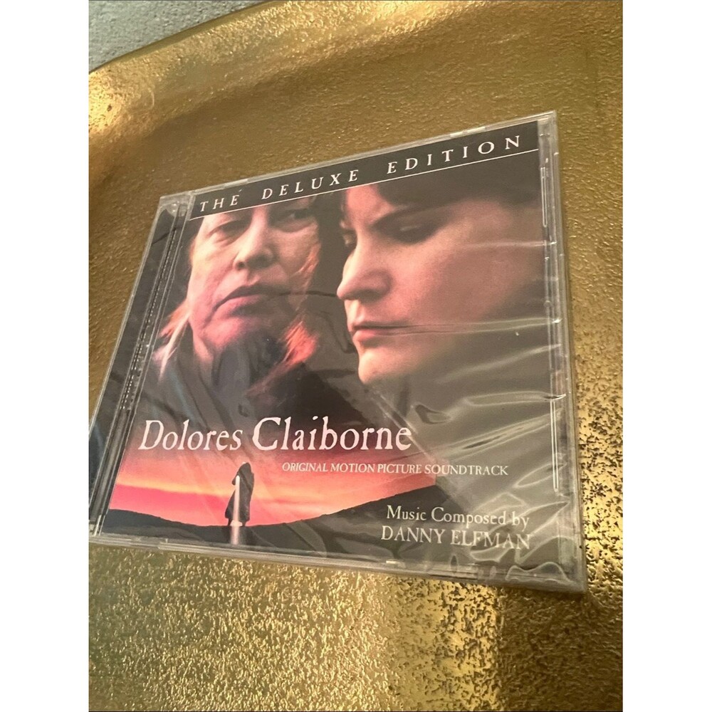 #2101**Dolores Claiborne Deluxe Edition Soundtrack - Black/Red Artwork